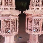 đôi đèn mái chùa bằng gỗ hương 107cm