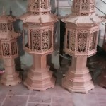 đôi đèn mái chùa bằng gỗ hương
