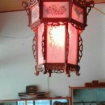 đèn lồng trang trí gỗ hương ở trong chùa